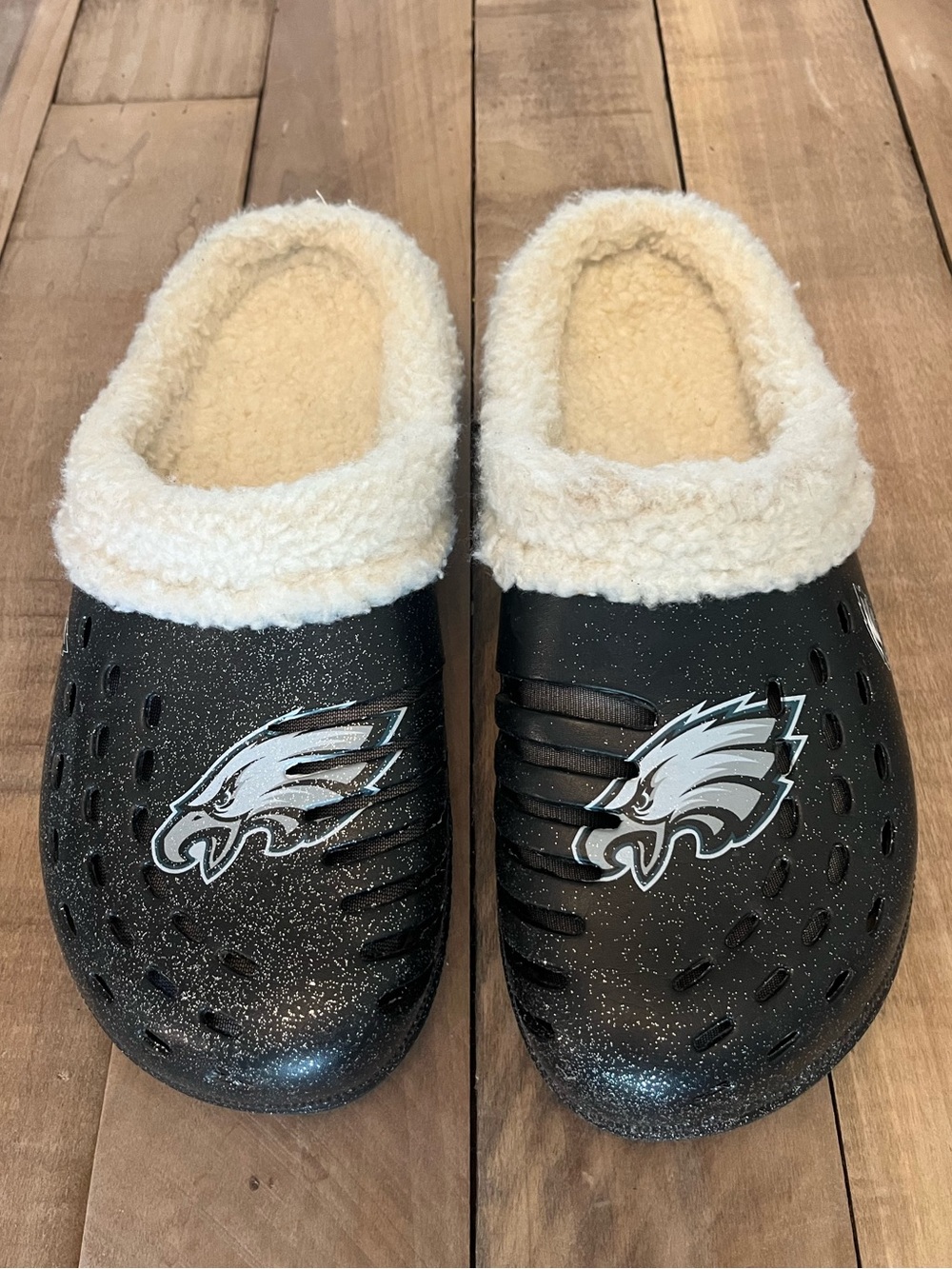 FOCO Philadelphia Eagles Women’s Sherpa Lined Glitter Clog Size XL 11-12